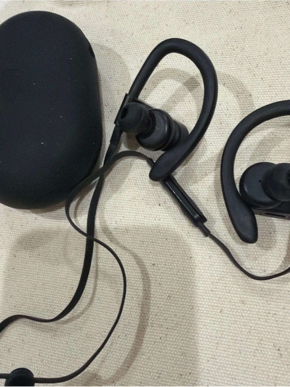 Beats Powerbeats Wireless Earbuds in Black Beats by Dr. Dre Powerbeats Black Cas